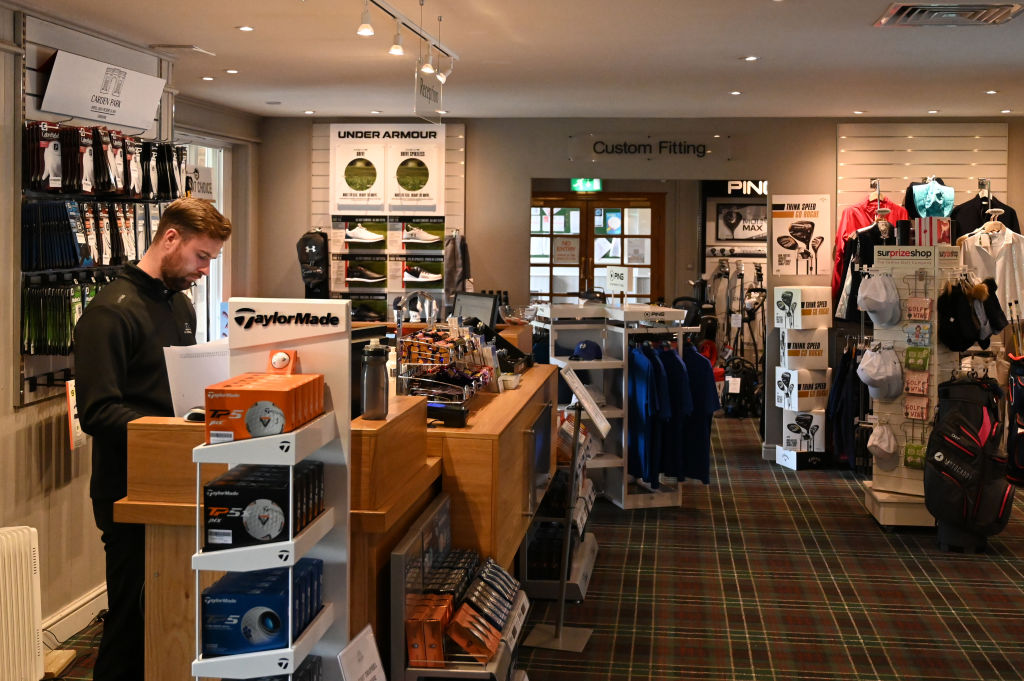 Individual gaining work experience for career in golf